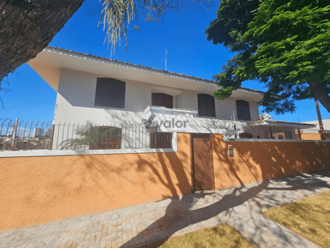 Casa para alugar em Campinas, Jardim São Carlos, com 4 quartos, com 300 m²