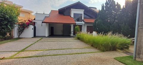 Residência Exclusiva com vista para o Poente e Área Gourmet Completa